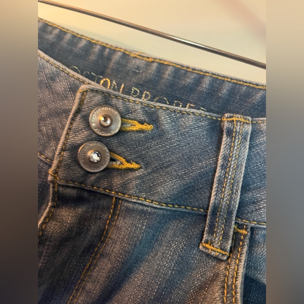 Boston Proper Sz 8 Ladies Jeans w/ Rhinestone Buttons - Picture 2 of 9